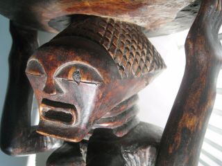 Ancien et rare siège cultuel.  Ethnie Songye.  R.  D.  C Congo - Zaïre.  Art africain. 2