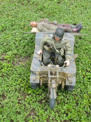 Custom WWII German Kettenkrad Medic W/1 Wounded Soldier 1:6 loose 2