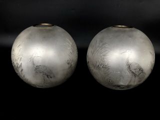 Ancienne Et Rare Paire De Globes Lampe A Petrole Decors D 