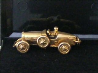 AN EXTREMELY RARE 9ct.  GOLD VINTAGE BUGATTI RACING CAR CHARM/FOB/PENDANT 6.  8grms 3