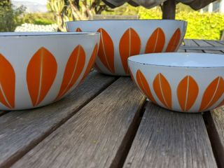 Rare Mid Century 3 Bowl Set Cathrineholm Norway Lotus Orange On White Enamel