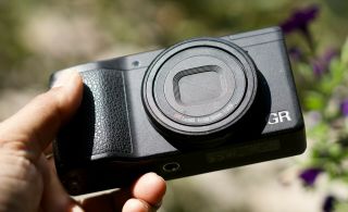 Rare Ricoh GR 16.  2MP Digital Camera - Black with 16GB,  16GB SD card 2