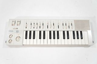Yamaha Cs01 White Rare Ver.  Mobile Analog Synthesizer Cs - 01 W/ 100 - 240v Psu
