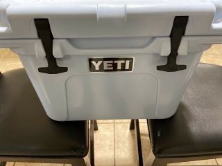 Yeti Cooler - Roadie 20 Quart Ice Blue Yr208 Discontinued Model And Rare Color