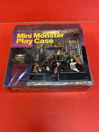 1980 Remco Mini Monster Play Case Includes (6) Figures And Cardboard Rare