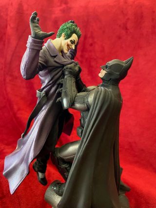 Batman Arkham Origins Collectors Edition Batman Joker Statue With Books & Bonus