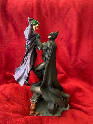 Batman Arkham Origins Collectors Edition Batman Joker Statue with Books & Bonus 2