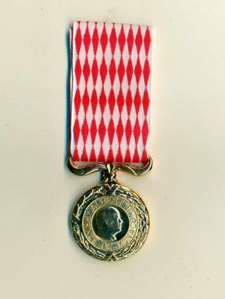 Rare Médaille Du Mérite Monégasque,  Du Prince Albert Ii De Monaco Classe Or