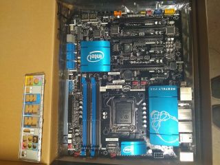 RARE Intel Extreme Series DZ87KLT - 75K LGA 1150 Motherboard w/ IO Plate and more 2