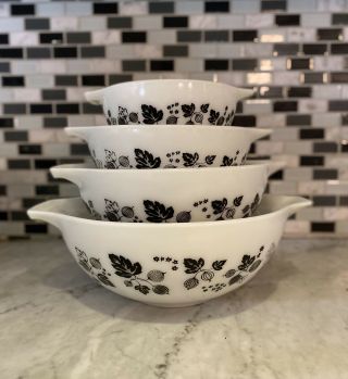 Pyrex Rare Htf All White & Black Gooseberry Cinderella Nesting Bowls
