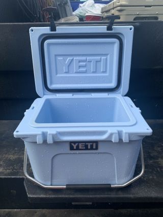 Yeti Roadie 20 Ice Blue Cooler Rare Discontinued Color Vgc
