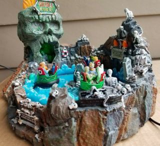 Lemax Spooky Town Skull River Sights No Sounds 24469 Halloween Fun Rare Retired