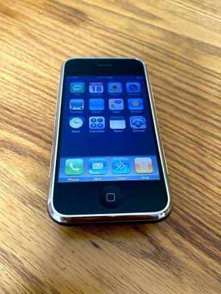Vintage Apple Iphone 1st Generation 2g 8gb Extremely Rare Ios 1.  0 For Collectors