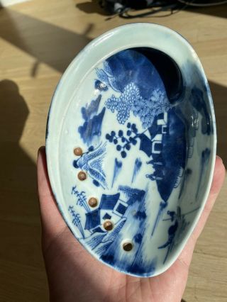 A very rare 18th century Qianlong period Chinese blue and white dish 2
