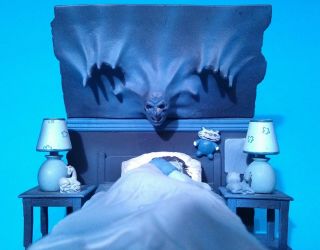 Cinema of Fear Screen Grabs A Nightmare on Elm Street Freddy MEZCO Nancy diorama 2