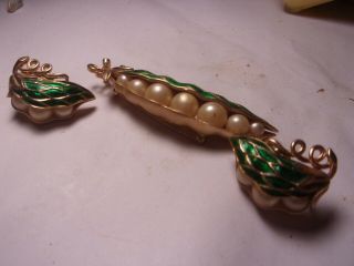 Trifari Rare Peas In A Pod Brooch And Earrings,  Green Enameling,  So