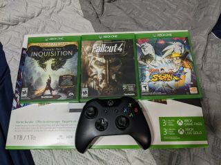 Microsoft Xbox One S 1tb White Console Rarely (two Controllers And 3 Games)