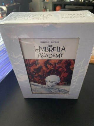 Rare Umbrella Academy Vol.  1 Hardcover & Vanya Figure Set