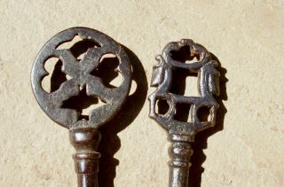 Two rare 17th century French wrought iron keys 2
