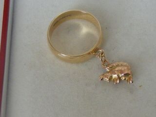 A Very Rare 9ct Gold Ring With A Rosey Sqirrell Dangly Charm Size:o 3.  5gm H/m