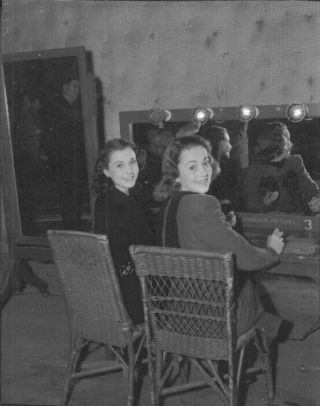 Vivien Leigh Olivia De Havilland Rare Orig Photo In Selznick Make - Up Department