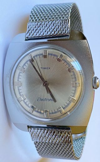 Vintage 1970’s Mens Timex Electric Watch Electronic Movt.  Silver Dial Runs Well