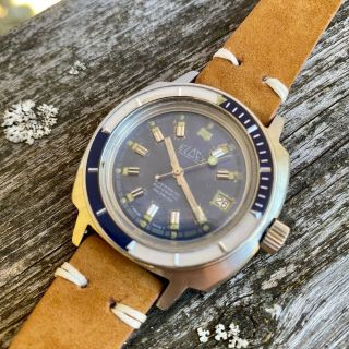 Vintage Swiss Diver - 40mm,  Bakelite Bezel,  Blue Dial,  Great Patina - Mens Watch