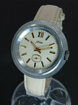 Pobeda (zim) Mechanical 15 Jewels Soviet Russian Vintage Large Mens Watch