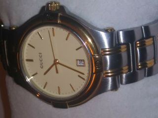 Gucci 9040m,  Authentic Swiss Mens Watch In A,  35mm.
