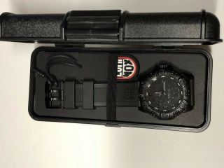 Luminox Navy Seal Colormark 3051.  Bo Wrist Watch For Men