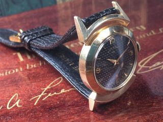 1950’s Elgin ‘black Knight’ Man’s Wrist Watch W/black Honeycomb Dial Keeps Time