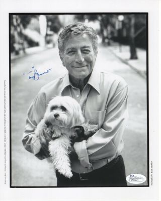 Tony Bennett Hand Signed 8x10 Photo Awesome Pose With His Dog Jsa