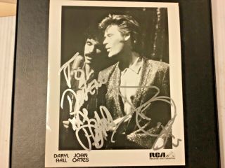 Daryl Hall John Oats Autographed Rca Publicity Photo (in Silver Sharpie) Pc1921