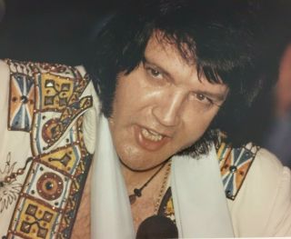 Elvis Presley Authentic 8 X 10 In Concert Anaheim Ca 11/30/76 With Fan Letter