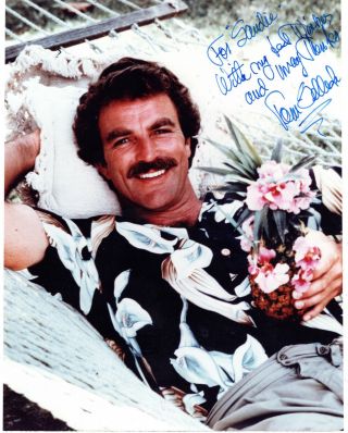 American Handsome Tv & Film Actor Tom Selleck,  Signed Vintage Outdoor Photo.