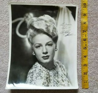Betty Hutton - Signed Photograph (l22)