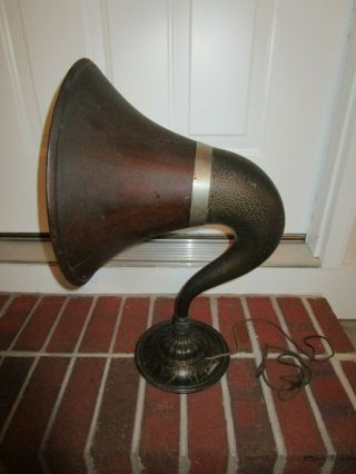 Early Music Master Reproducer - Horn Speaker On Stand And Wooden Cone - All