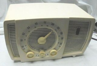 Vintage 1956 Zenith Am - Fm Tube Radio Y723 Bakelite