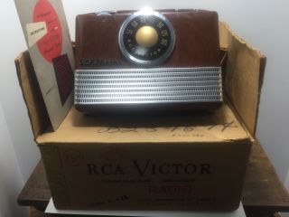 Vintage Quality 1950s Rca Portable Radio Model.  B - 411 Box
