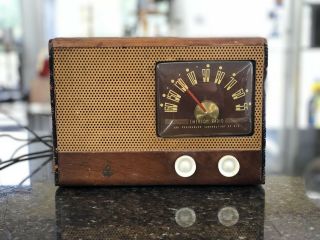 Vintage 1940’s Emerson Radio Phonograph Corporation A.  M.  Tube Radio