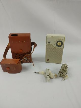 Vintage Ivory Hitachi Transistor 6 Radio " Carrie " Th - 666 W/ Case,  Ant. ,  Earphone