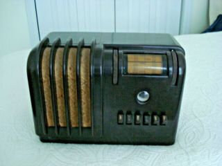 Gorgeous Looking 1939/1940 Airline Model 93wg602,  6 Tube,  Bc Table Radio.