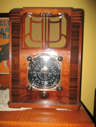 Zenith 8 - S - 129 Vintage Tombstone Radio