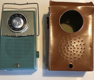 Vintage Rca Victor Deluxe Transistor Am Radio With Case