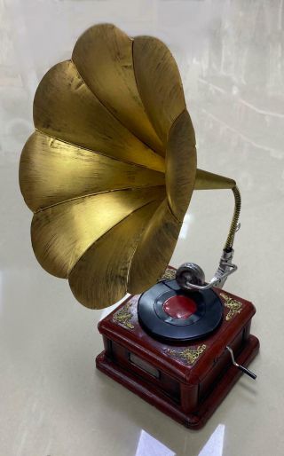 Vintage Bronze Red Color Phonograph Antique Handmade Gramophone For Decoration