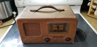 Vintage 1940’s Rca Victor Portette Tube Radio - -