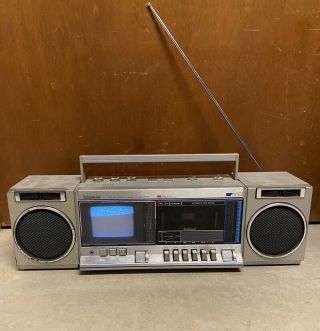 Vintage Montgomery Ward Portable Radio/tv/cassette Player Boombox Jsa 39985