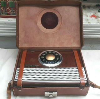 1950s Battery Powered,  Rca Victor Swirled Plastic Old Mid Century Tube Radio