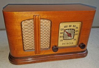 1941 Vintage Detrola Art Deco Wood Tube Radio - Restored &