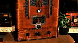 Vintage RCA 6T5 tombstone radio,  1937, 2